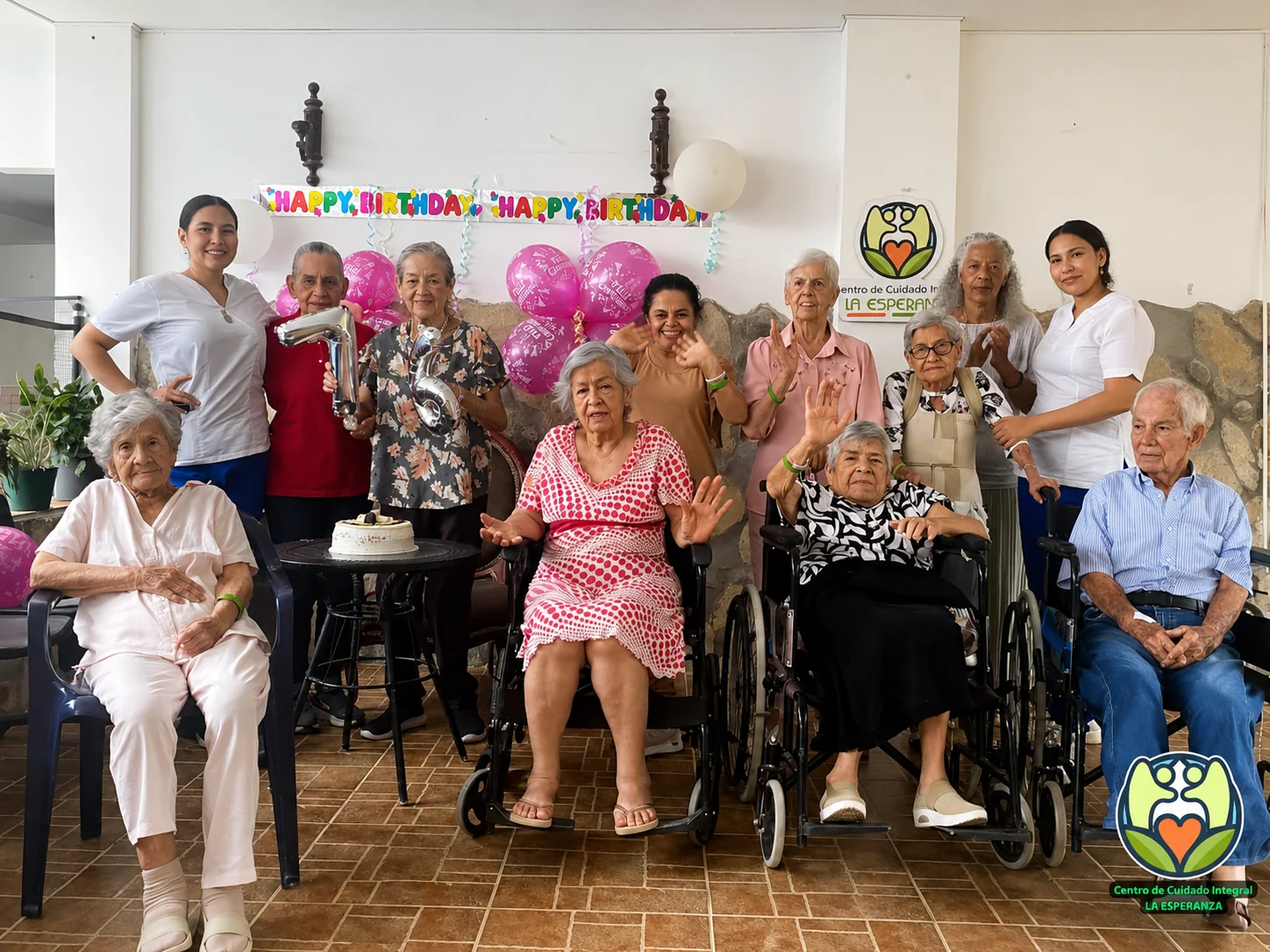 Celebración de cumpleaños con usuarios y equipo de La Esperanza